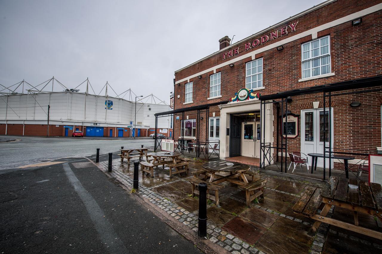 The Rodney Hotel Warrington Bagian luar foto